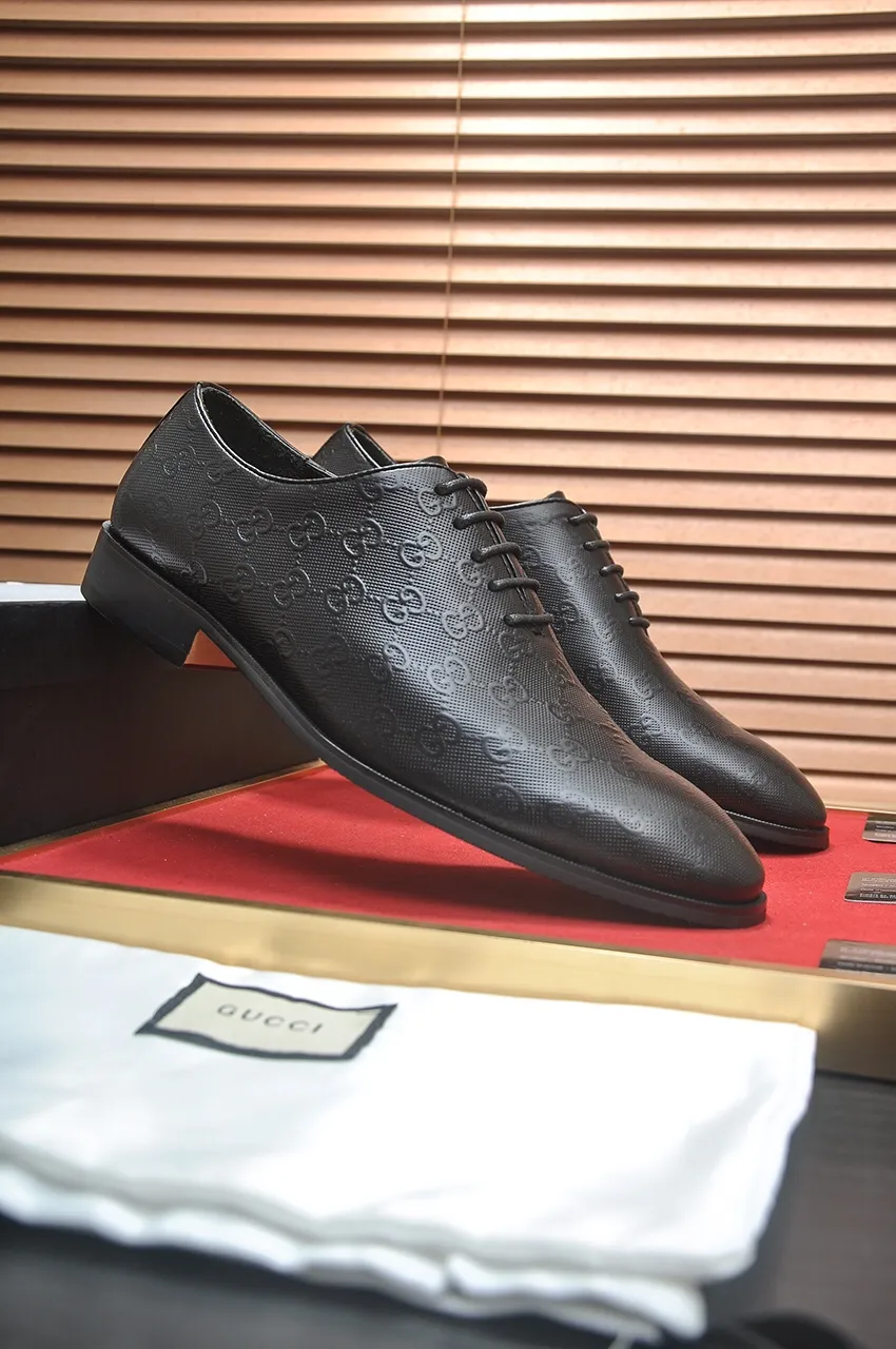 Men's shoes💰500💶Italy's top luxury men's shoe giant (GUCCI) (Gucci) (full cowhide lining) new arrival🍃Original European style🔰 Pleasant to the eye😍In order to make the shoes more durable and non-deformable🌀The production continues to follow traditional methods but there is still no lack of innovation💪Choose original sheepskin for the leather♻️ Smooth and natural And extra bright ⭐Made of imported cowhide, the first choice of rich people 38-45 (45 customized)